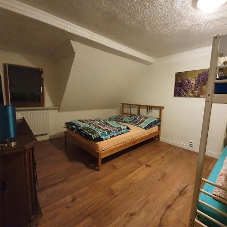 Dachgeschosswohnung In Neumuenster 2 Zimmer Dış mekan fotoğraf