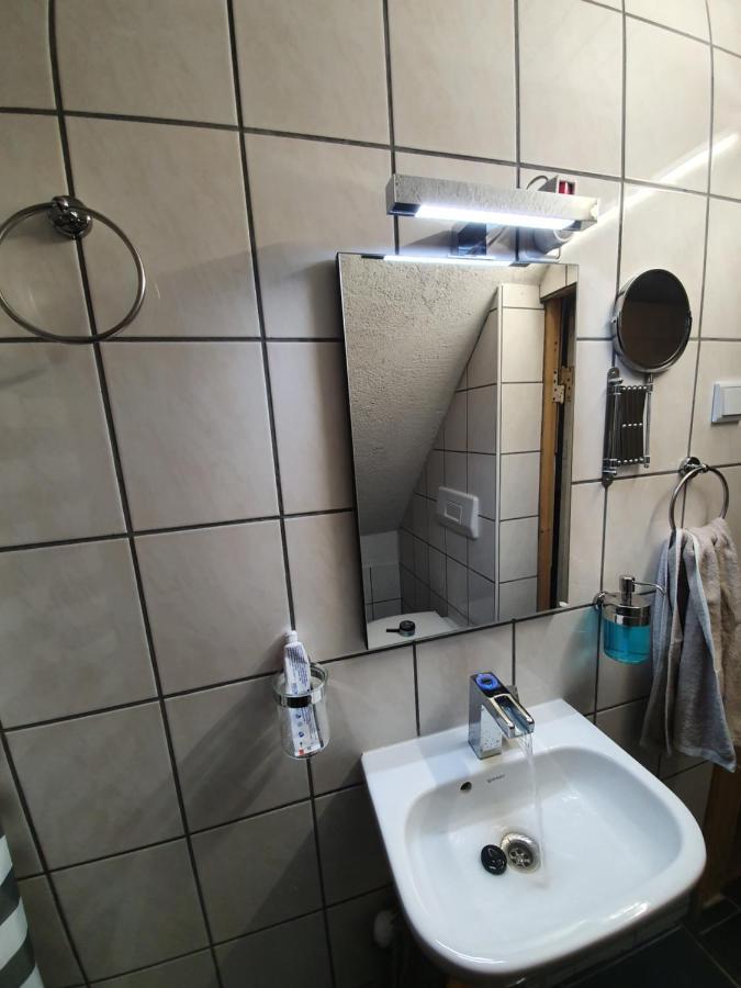 Dachgeschosswohnung In Neumuenster 2 Zimmer Dış mekan fotoğraf