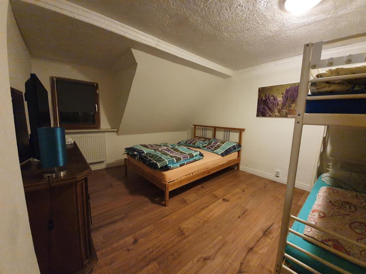 Dachgeschosswohnung In Neumuenster 2 Zimmer Dış mekan fotoğraf